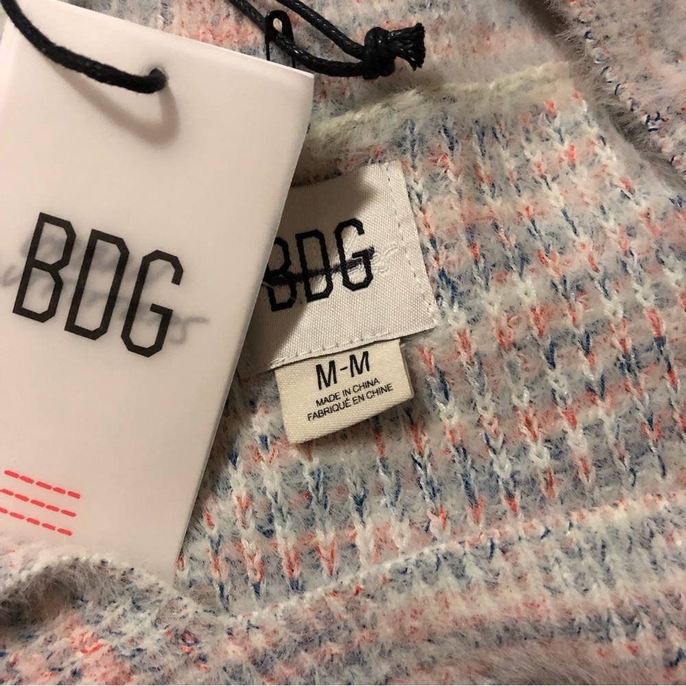 NWT Aden sweater vest by BDG from Urban Outfitters in size Medium - Picture 7 of 12